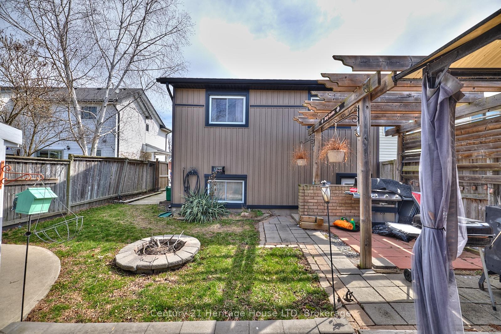 Photo 29 of 27 Mayfair Drive, Welland, Broadway — HOMEH