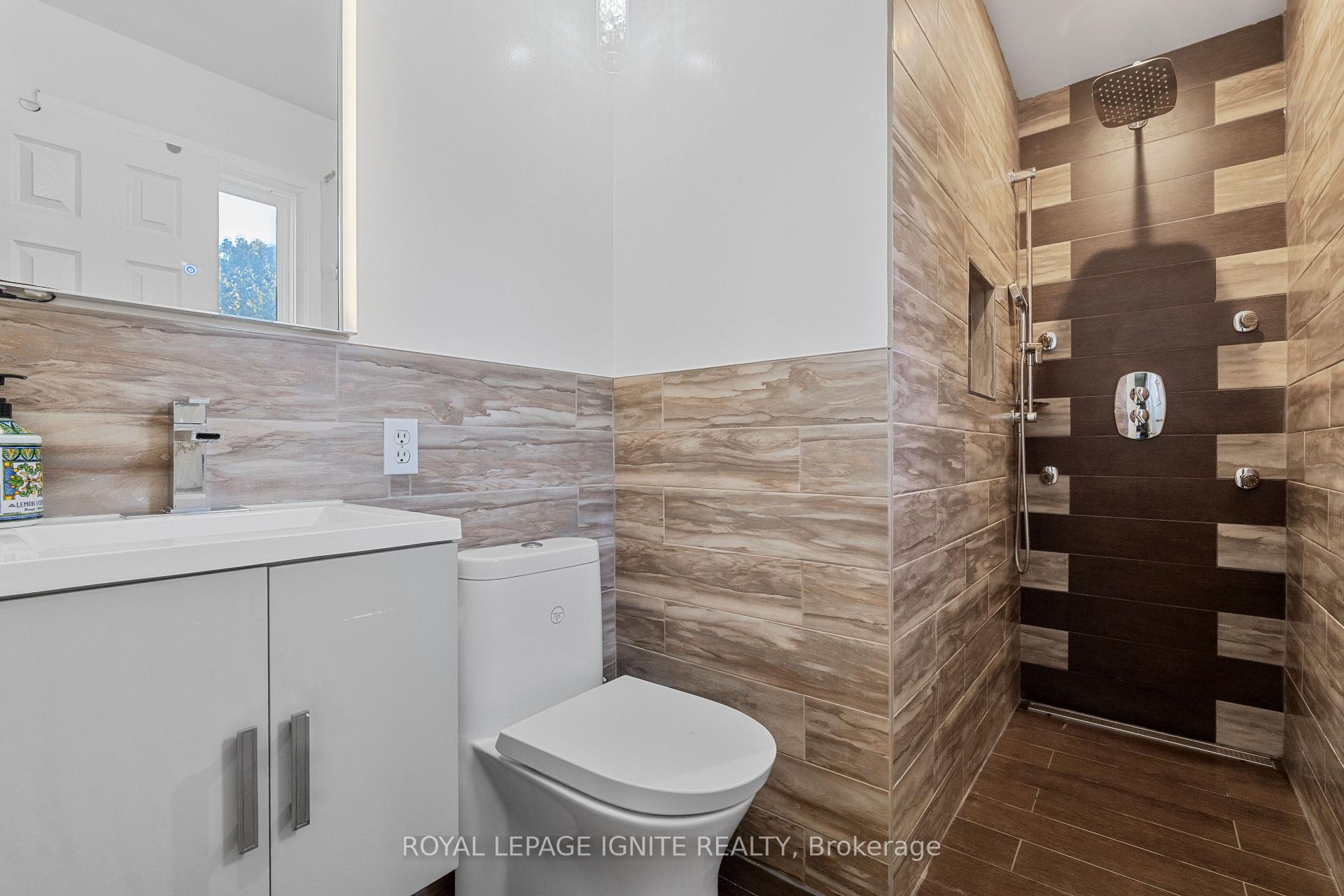 Photo 4 of 44 Coral Harbour Crescent, Markham, Bayview Fairway-Bayview Country Club Estates — HOMEH