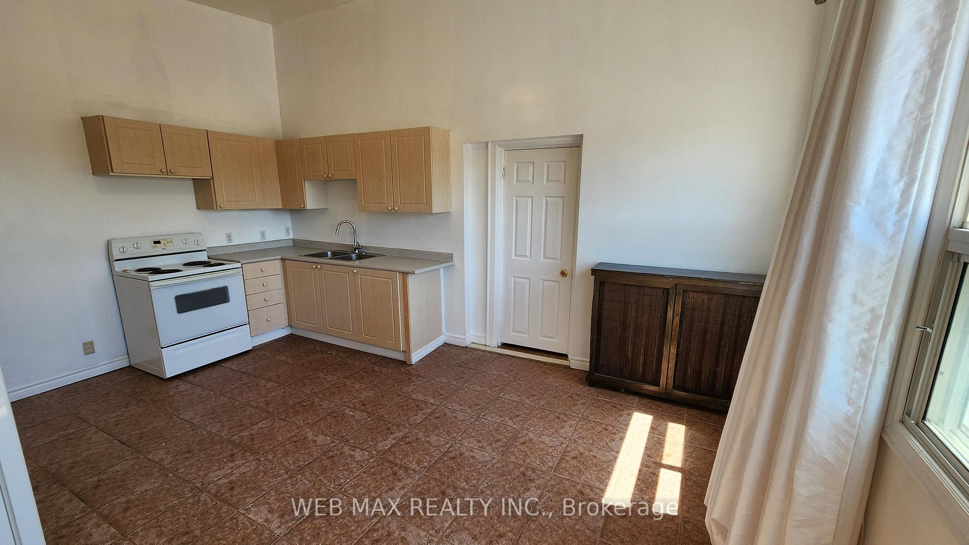 Photo 3 of Unit 3, 116 Brock Street S, Whitby, Downtown Whitby — HOMEH