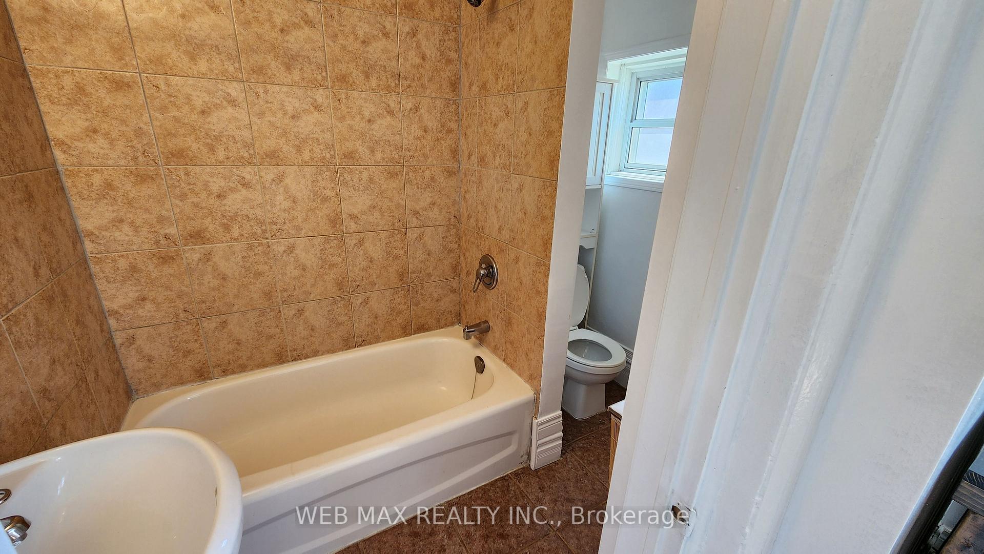 Photo 7 of Unit 3, 116 Brock Street S, Whitby, Downtown Whitby — HOMEH