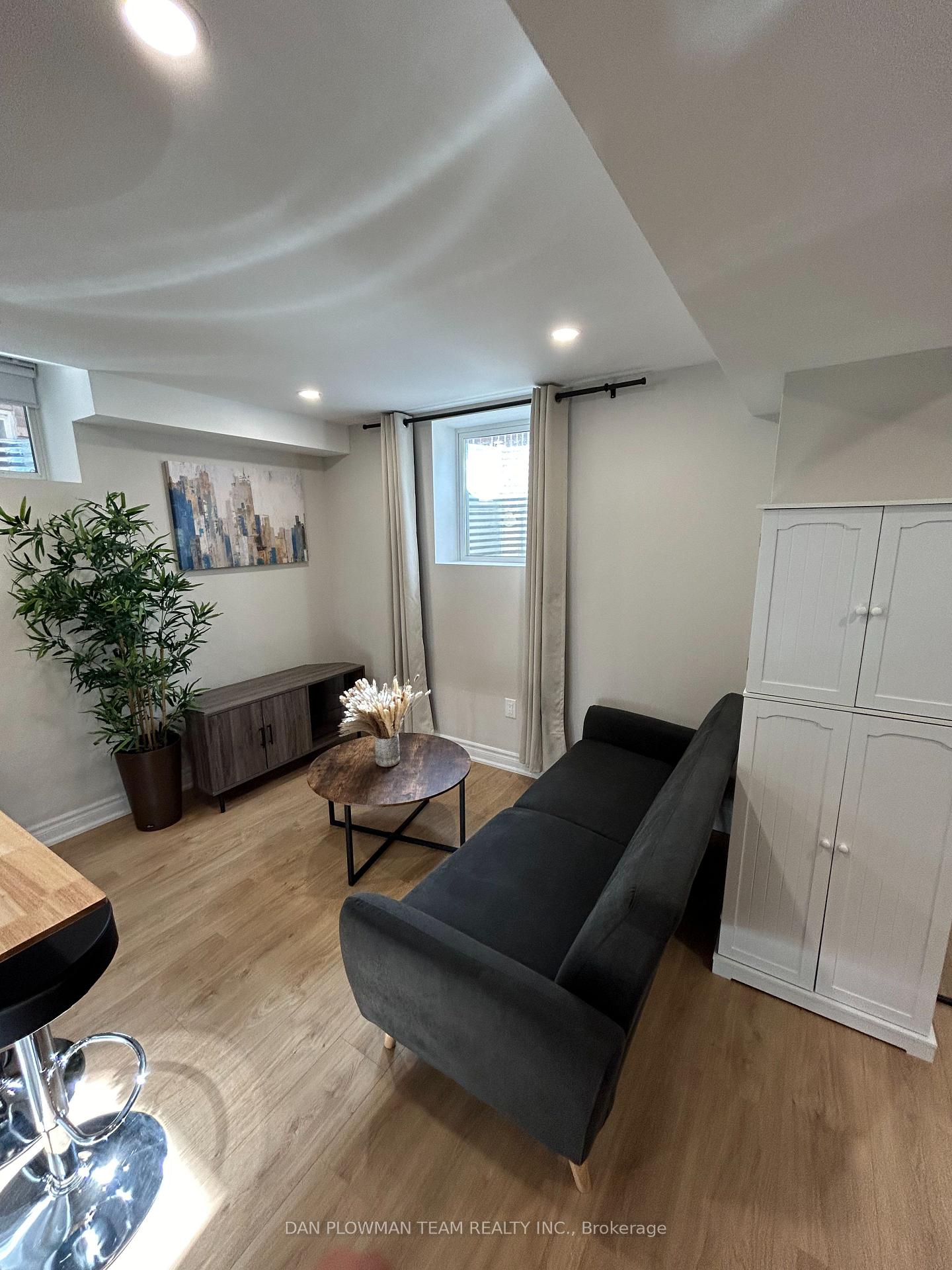 Photo 8 of 25 Roma Drive, Whitby, Williamsburg — HOMEH