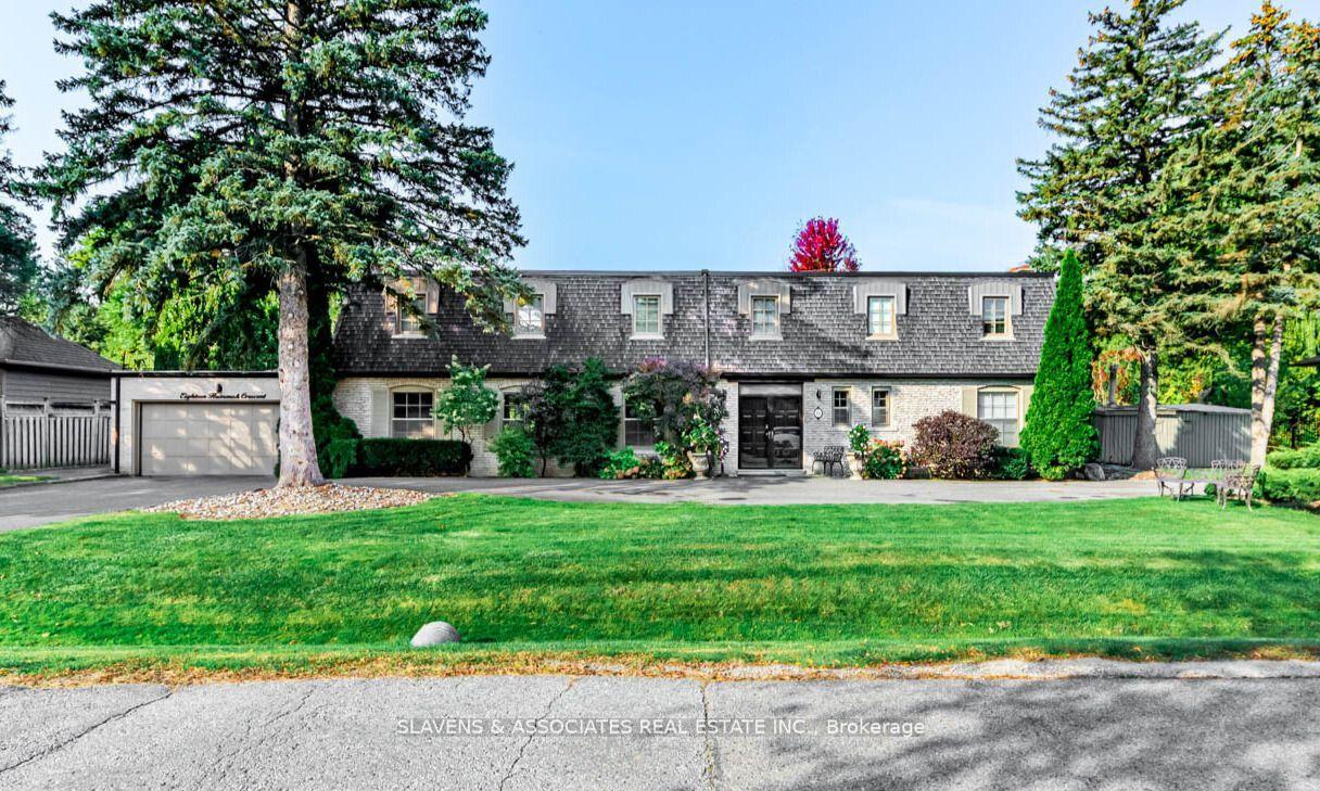 Front of 18 Hammok Crescent