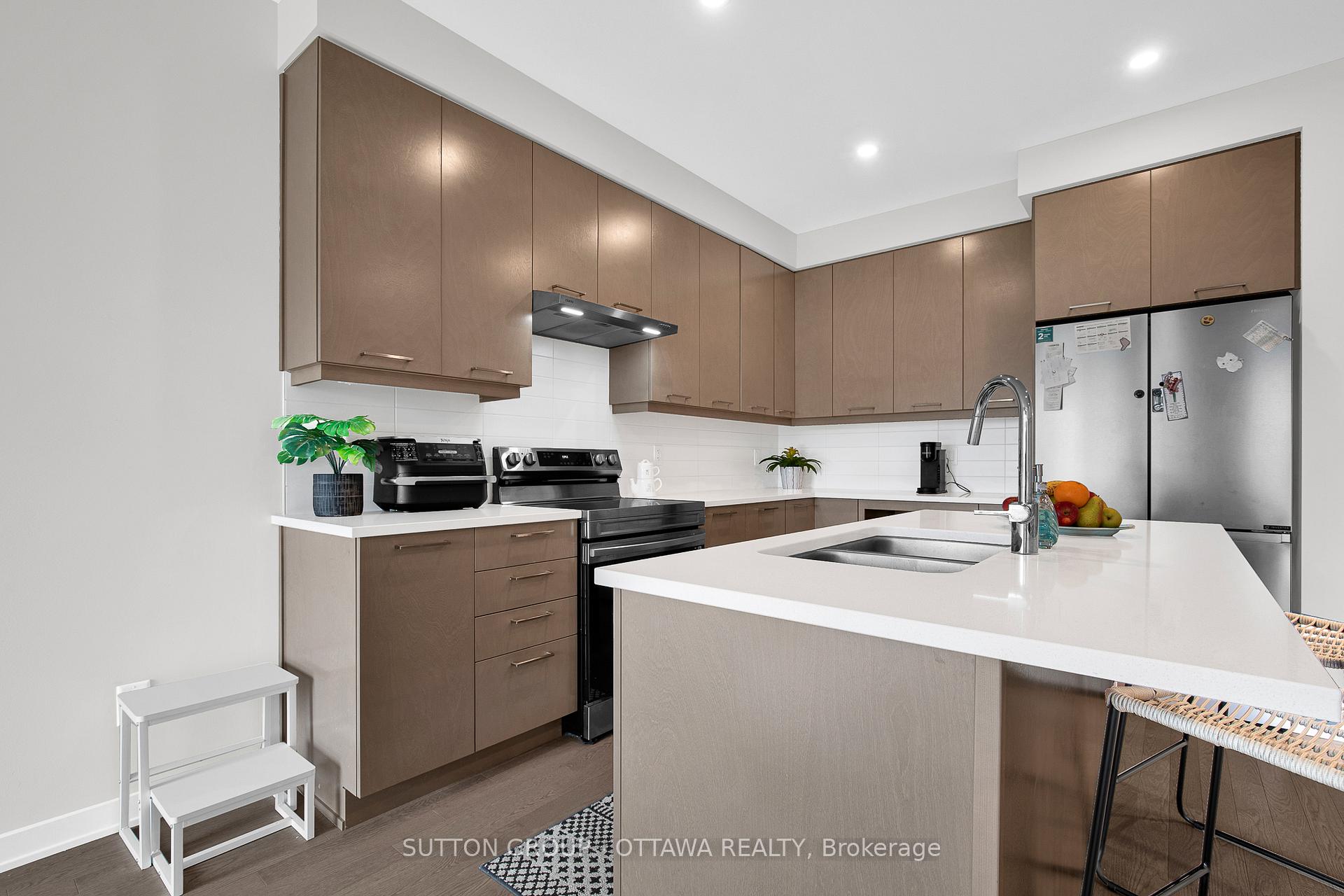 Photo 10 of 737 Acai Way, Ottawa, Riverside South/Gloucester Glen — HOMEH