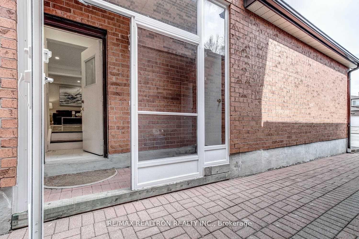 Photo 2 of Unit BSMT, 155 Barrhill Road, Vaughan, Maple — HOMEH