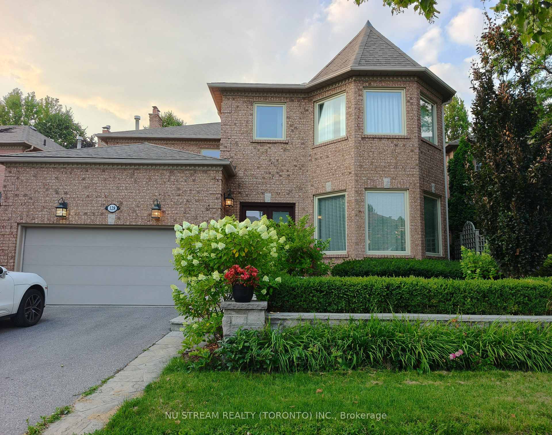 Front of 128 Beverley Glen Boulevard
