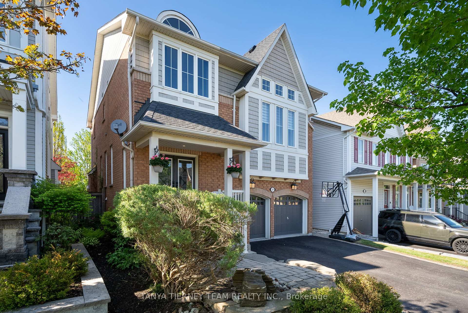 Photo 3 of 21 Eastgate Circle, Whitby, Brooklin — HOMEH