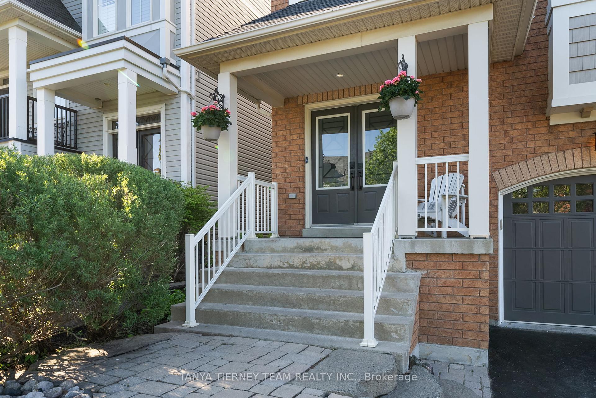 Photo 4 of 21 Eastgate Circle, Whitby, Brooklin — HOMEH
