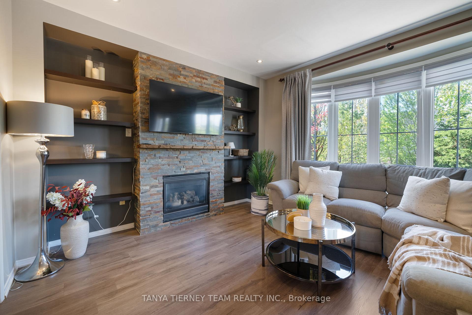 Photo 8 of 21 Eastgate Circle, Whitby, Brooklin — HOMEH
