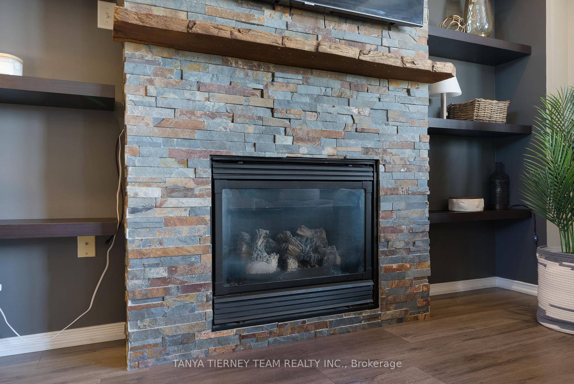 Photo 9 of 21 Eastgate Circle, Whitby, Brooklin — HOMEH