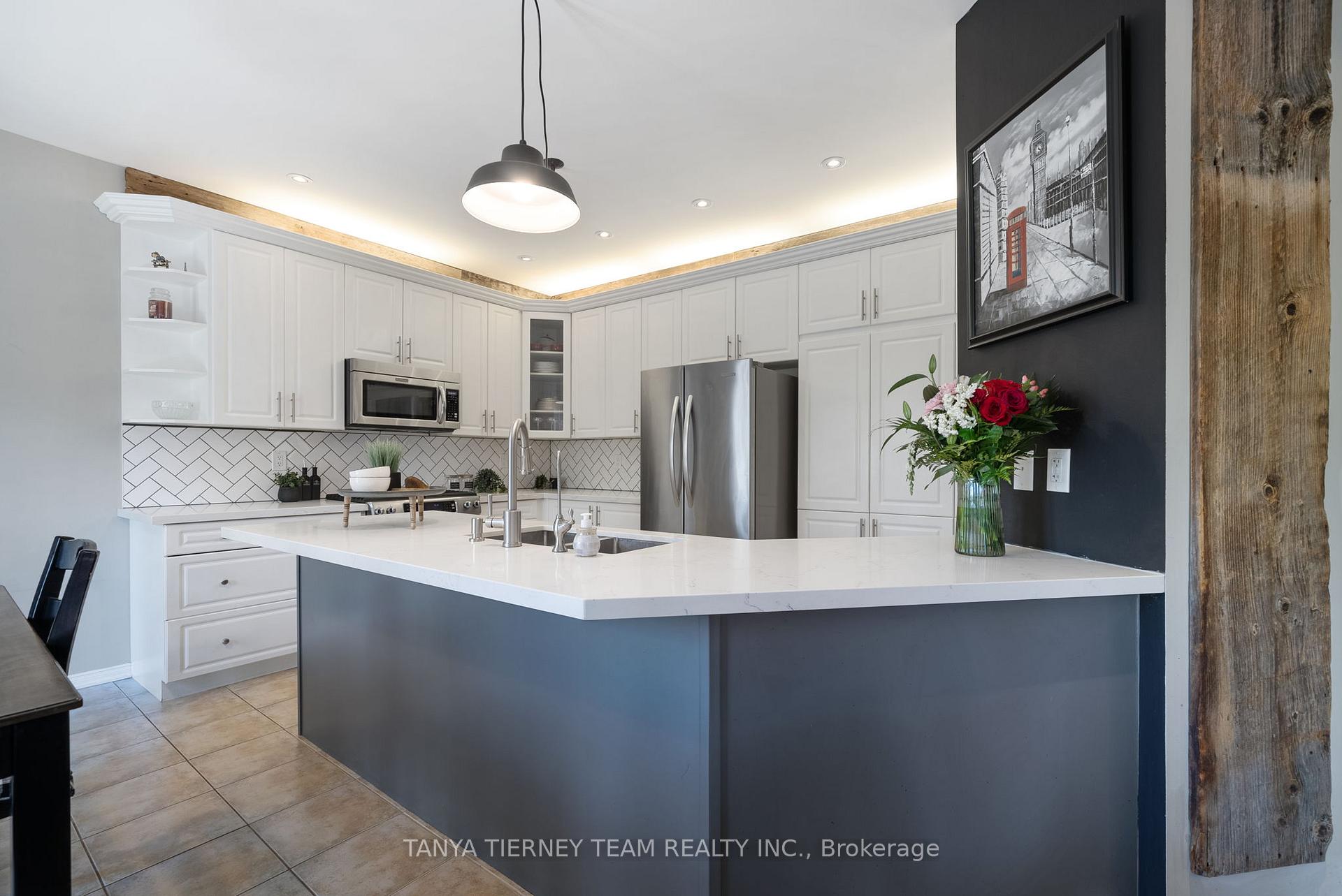 Photo 10 of 21 Eastgate Circle, Whitby, Brooklin — HOMEH