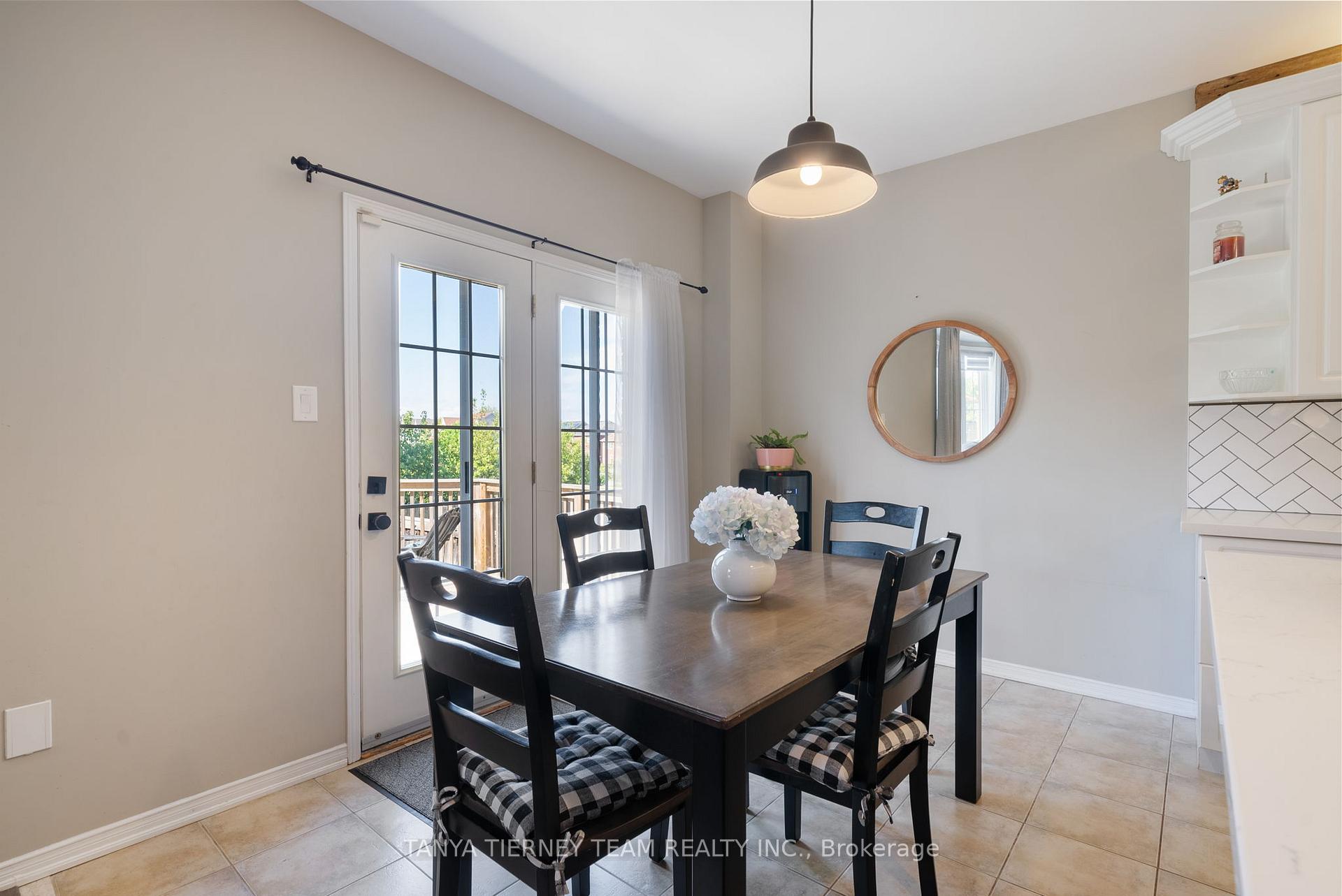 Photo 11 of 21 Eastgate Circle, Whitby, Brooklin — HOMEH