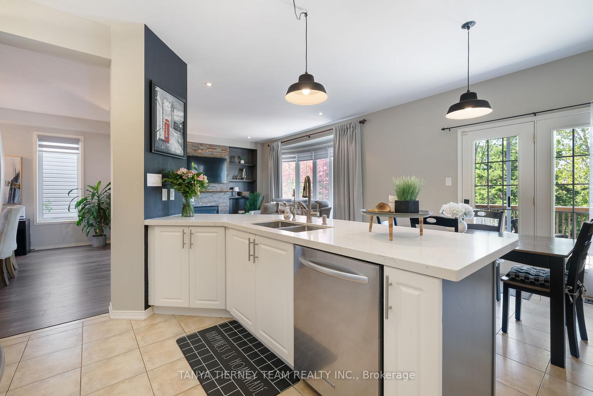 Photo 12 of 21 Eastgate Circle, Whitby, Brooklin — HOMEH