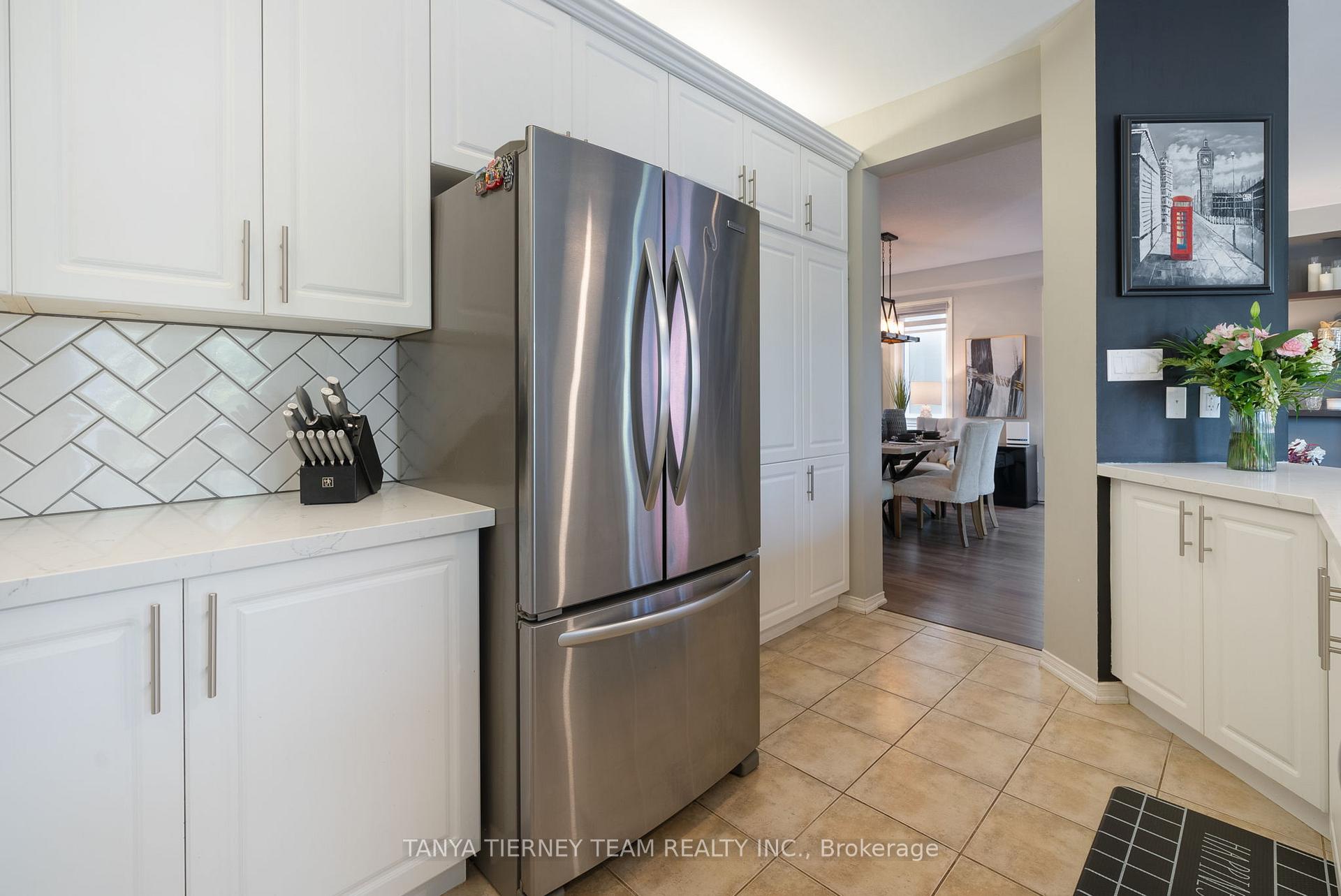 Photo 13 of 21 Eastgate Circle, Whitby, Brooklin — HOMEH