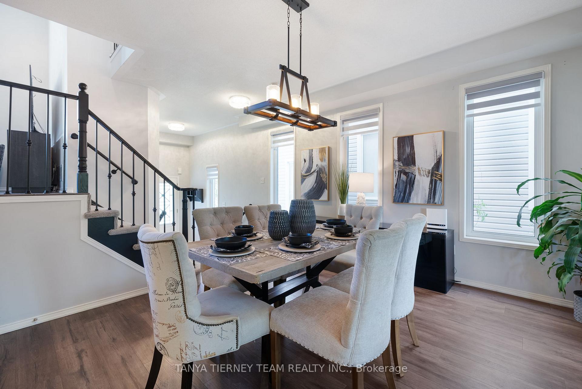 Photo 15 of 21 Eastgate Circle, Whitby, Brooklin — HOMEH