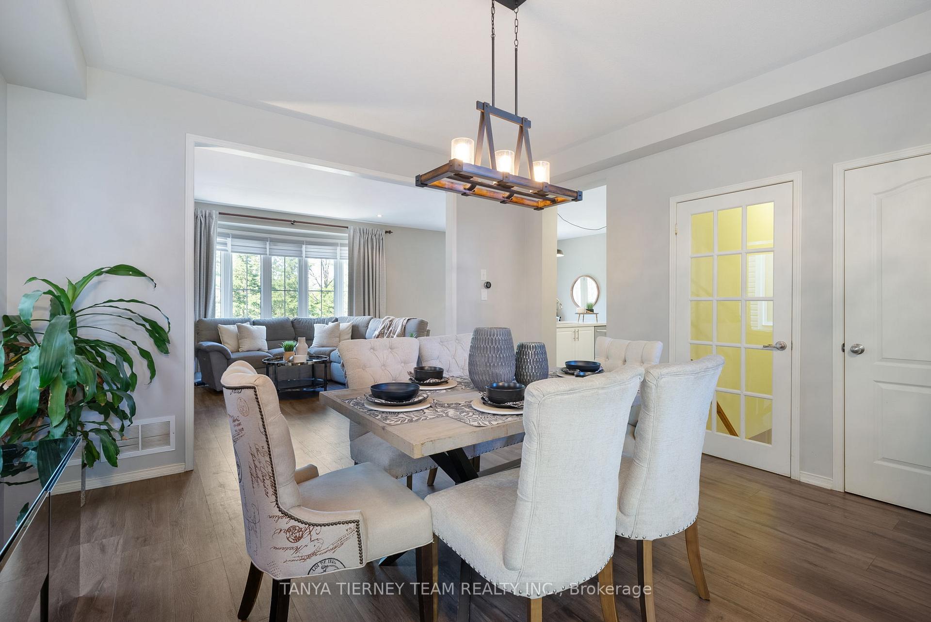 Photo 16 of 21 Eastgate Circle, Whitby, Brooklin — HOMEH