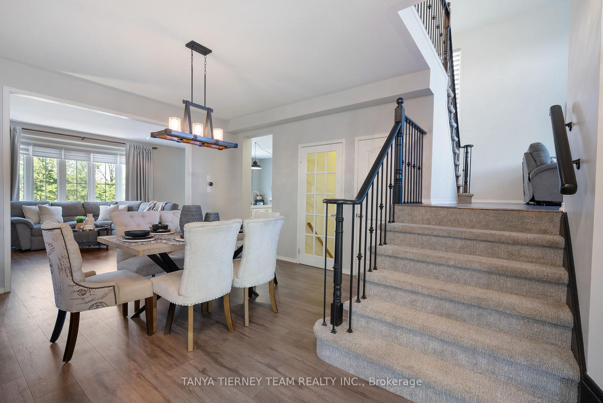 Photo 18 of 21 Eastgate Circle, Whitby, Brooklin — HOMEH