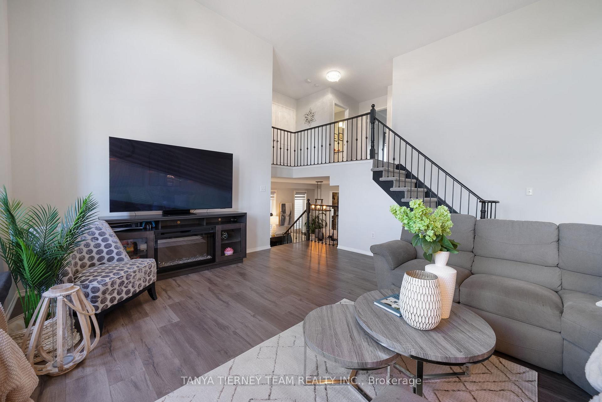 Photo 19 of 21 Eastgate Circle, Whitby, Brooklin — HOMEH