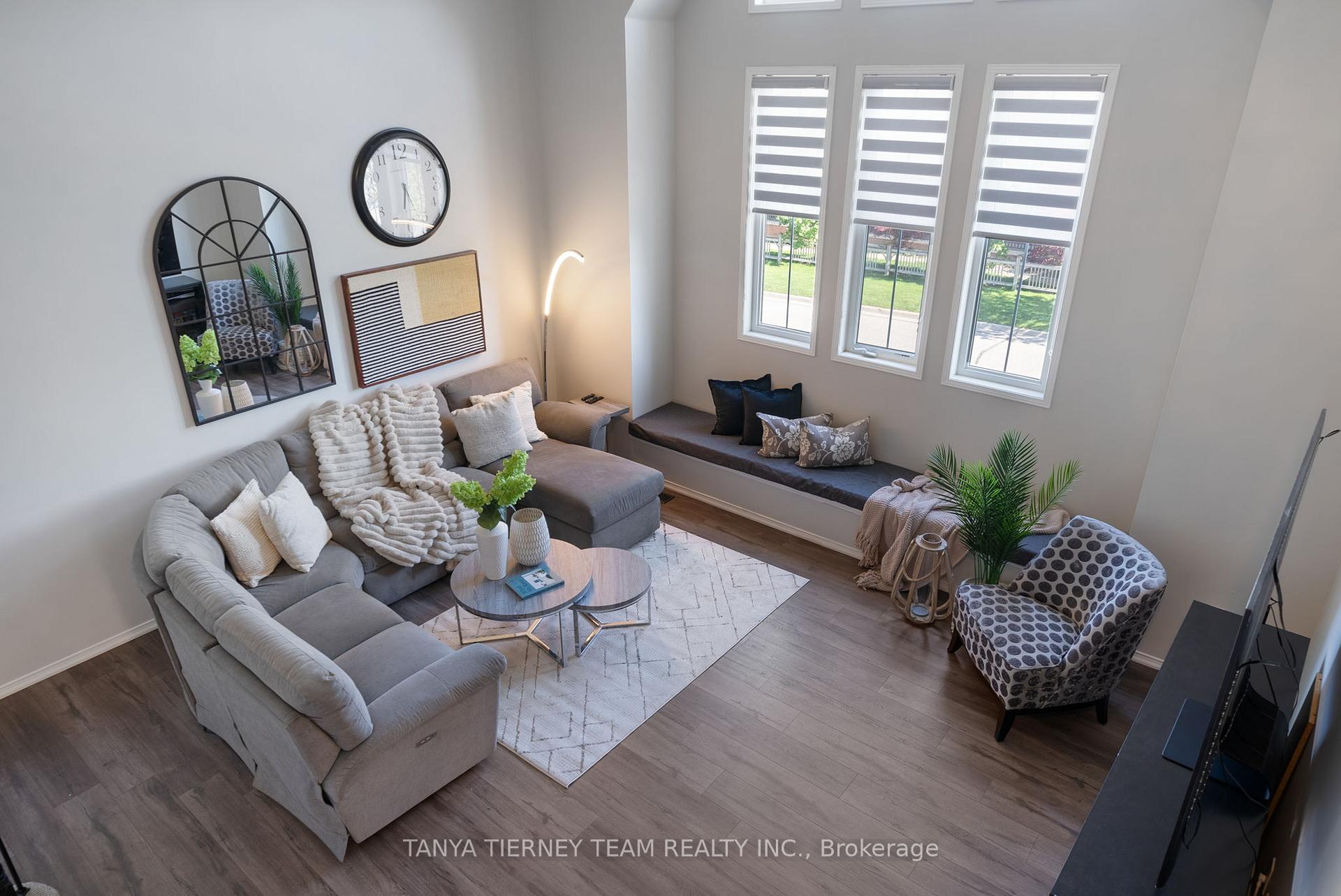 Photo 22 of 21 Eastgate Circle, Whitby, Brooklin — HOMEH