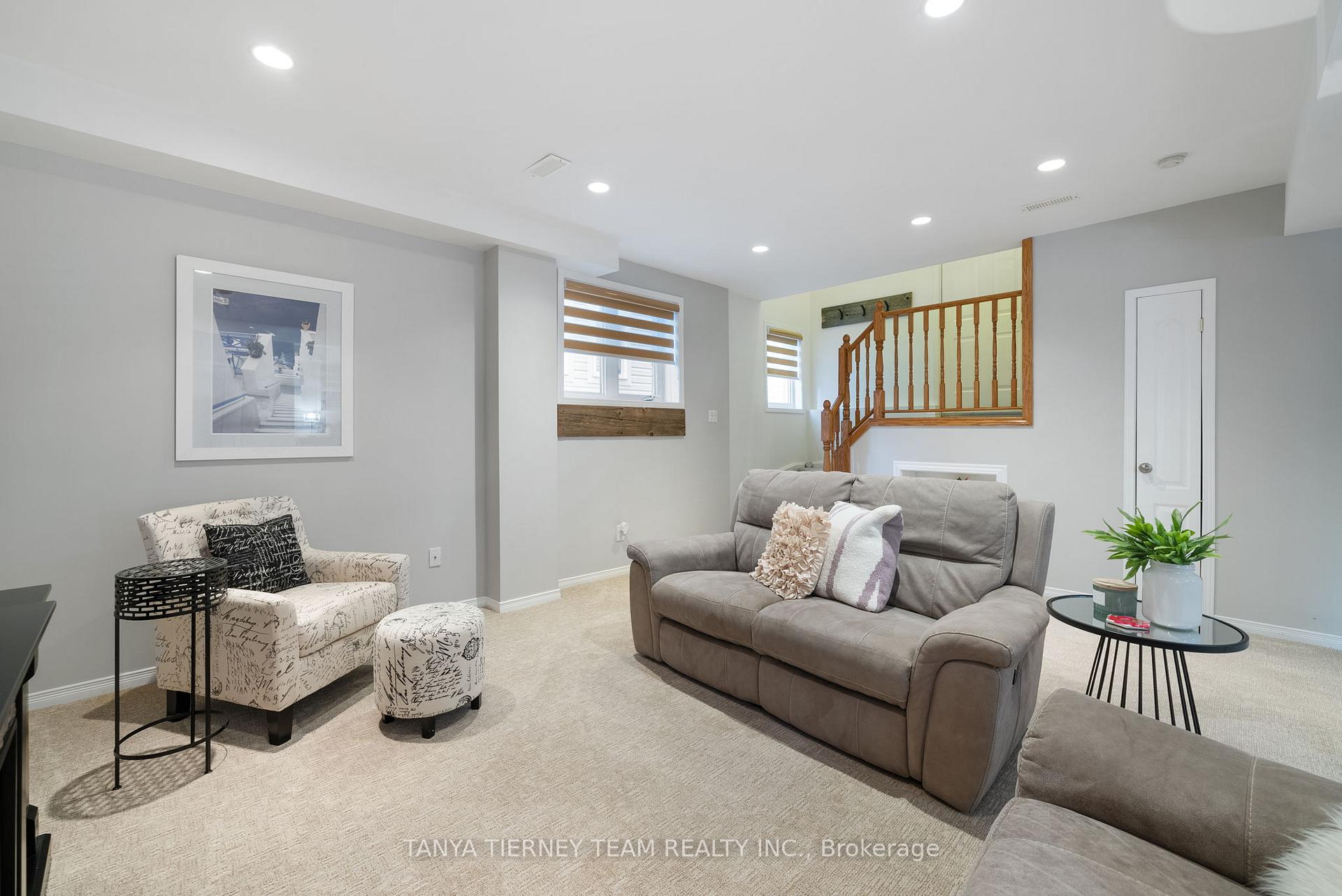 Photo 32 of 21 Eastgate Circle, Whitby, Brooklin — HOMEH