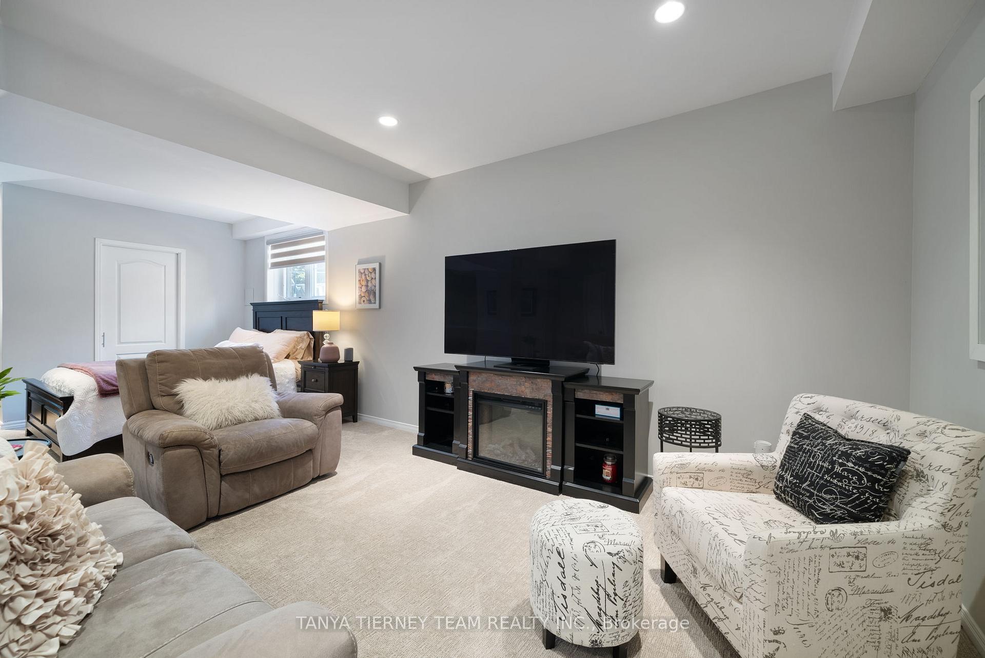 Photo 35 of 21 Eastgate Circle, Whitby, Brooklin — HOMEH