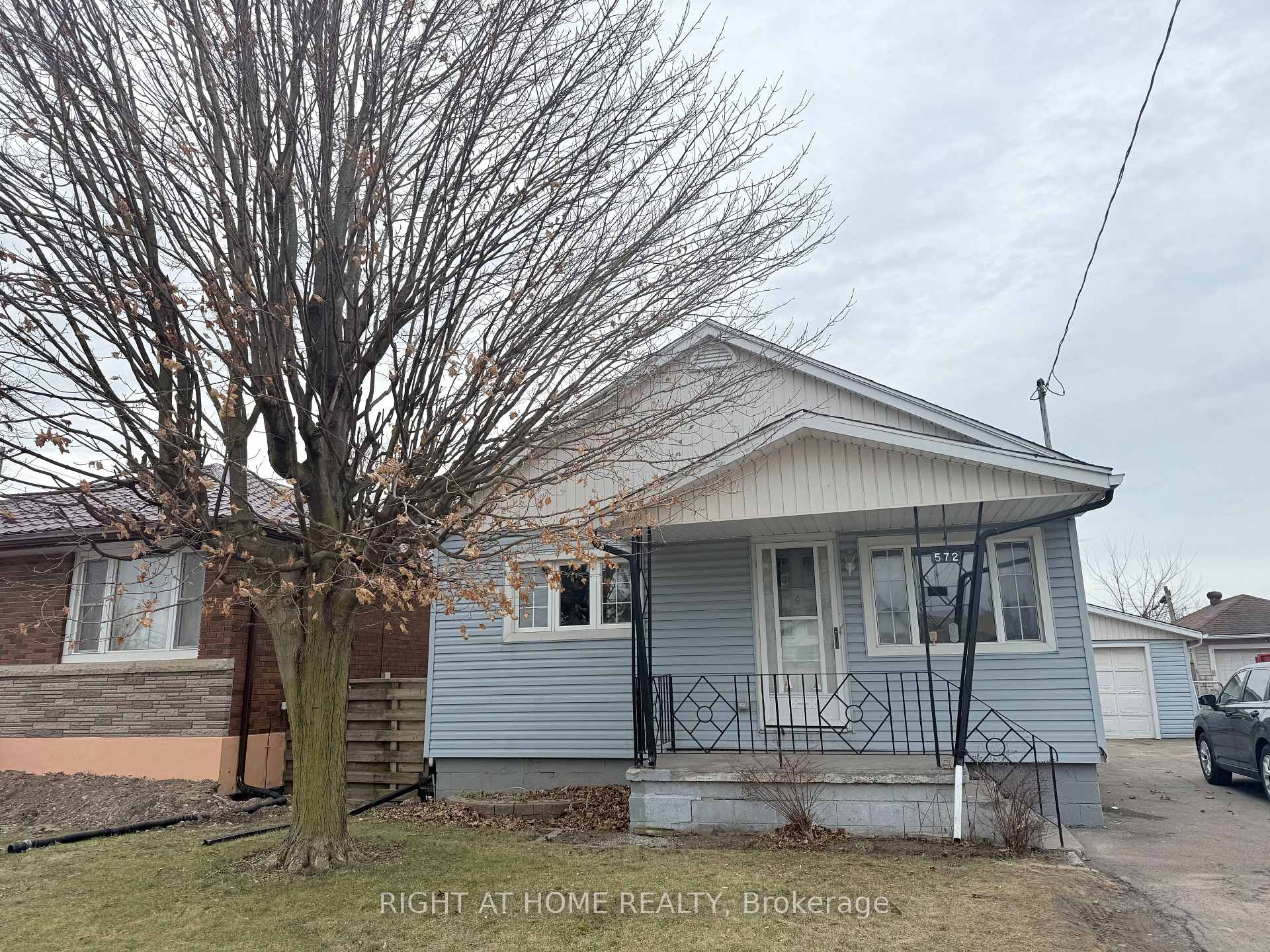 Front of 572 Lincoln Street