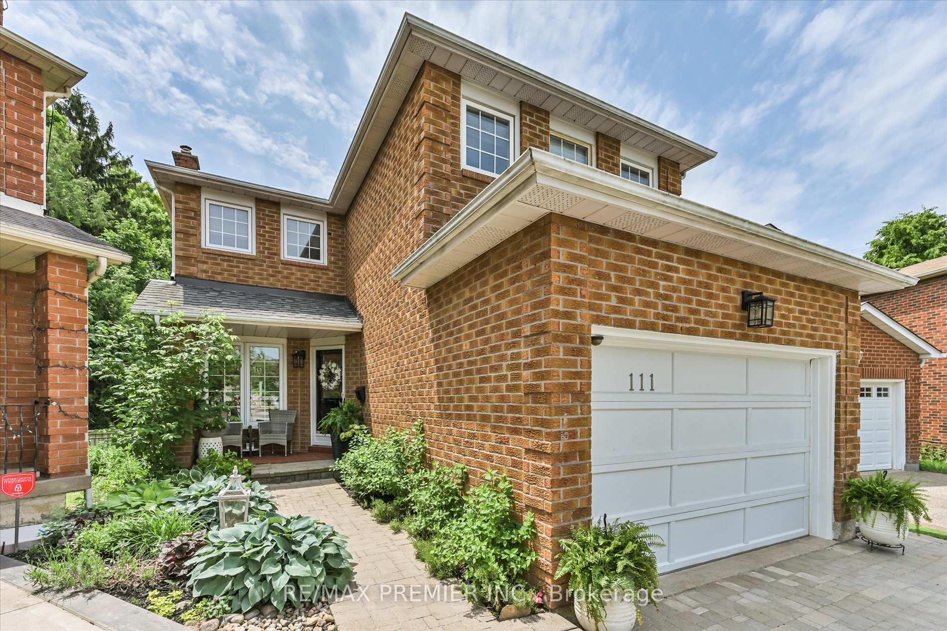 Photo 2 of 111 Coles Avenue, Vaughan, Vaughan Grove — HOMEH