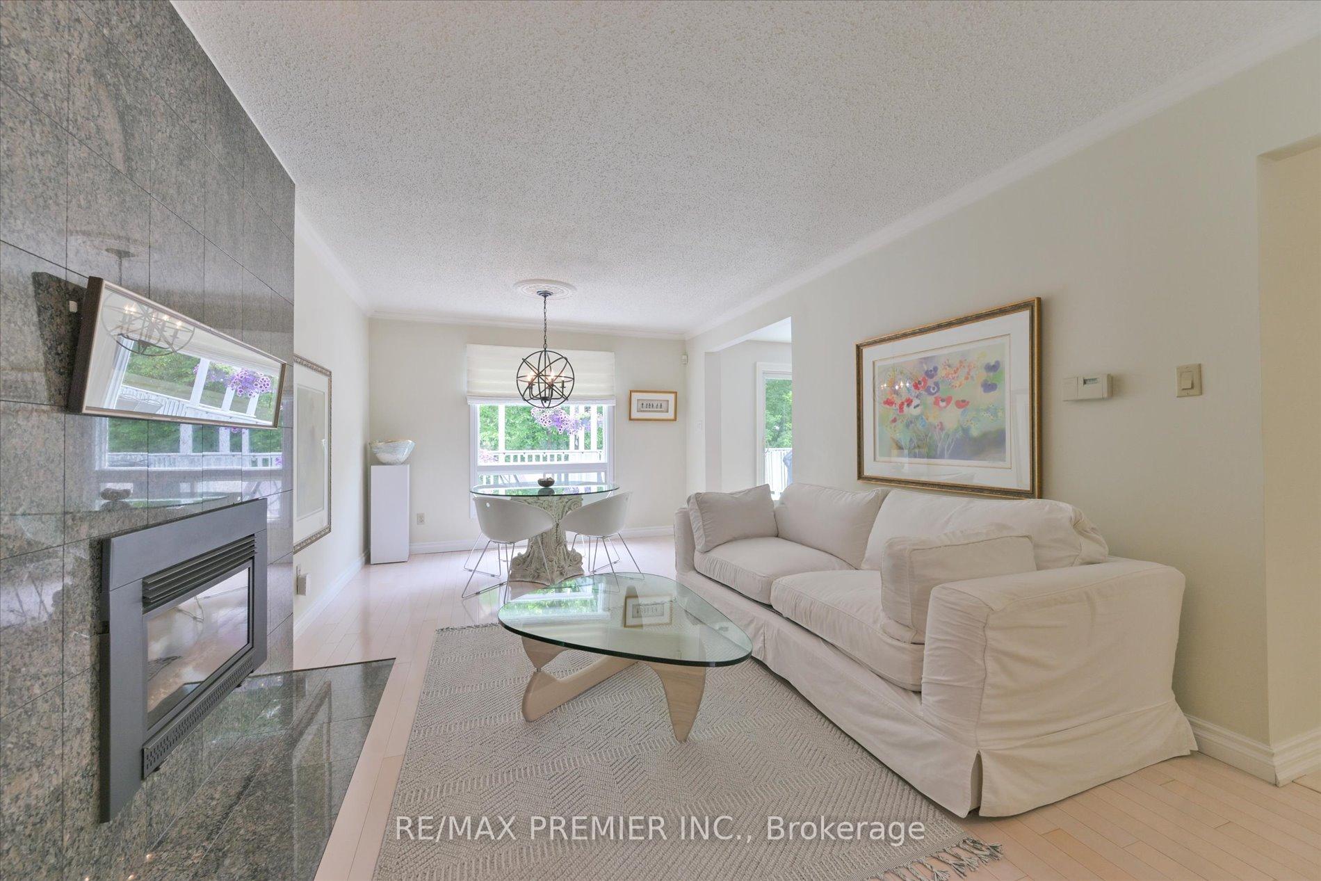 Photo 5 of 111 Coles Avenue, Vaughan, Vaughan Grove — HOMEH