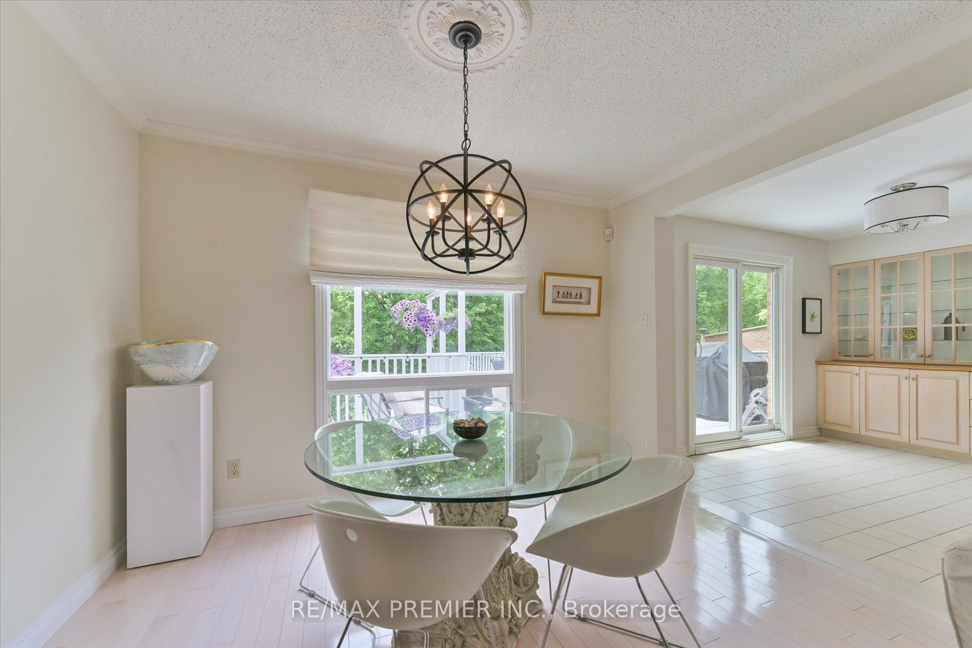 Photo 7 of 111 Coles Avenue, Vaughan, Vaughan Grove — HOMEH