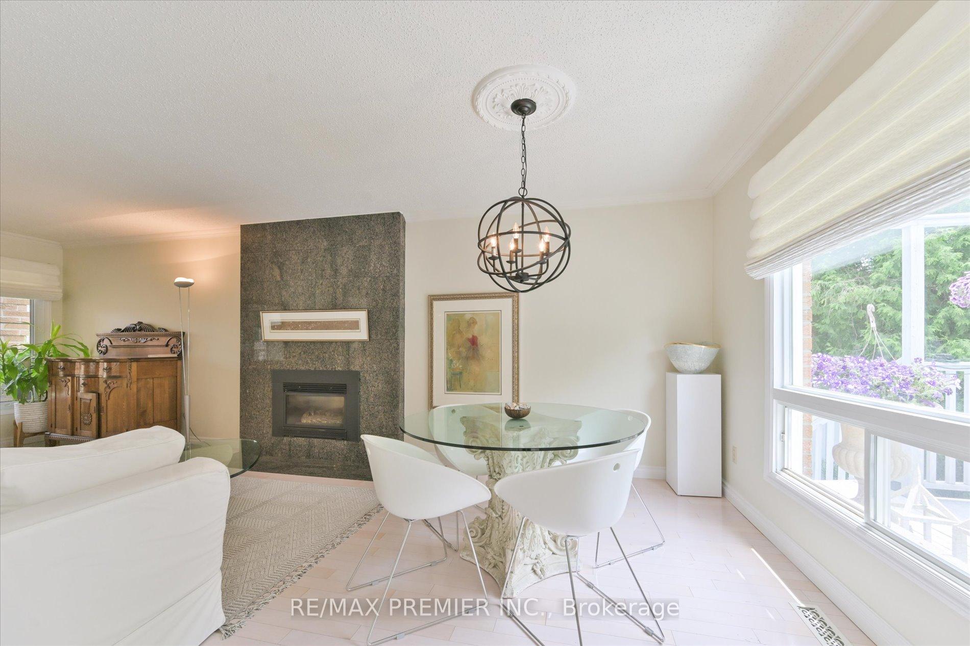 Photo 8 of 111 Coles Avenue, Vaughan, Vaughan Grove — HOMEH