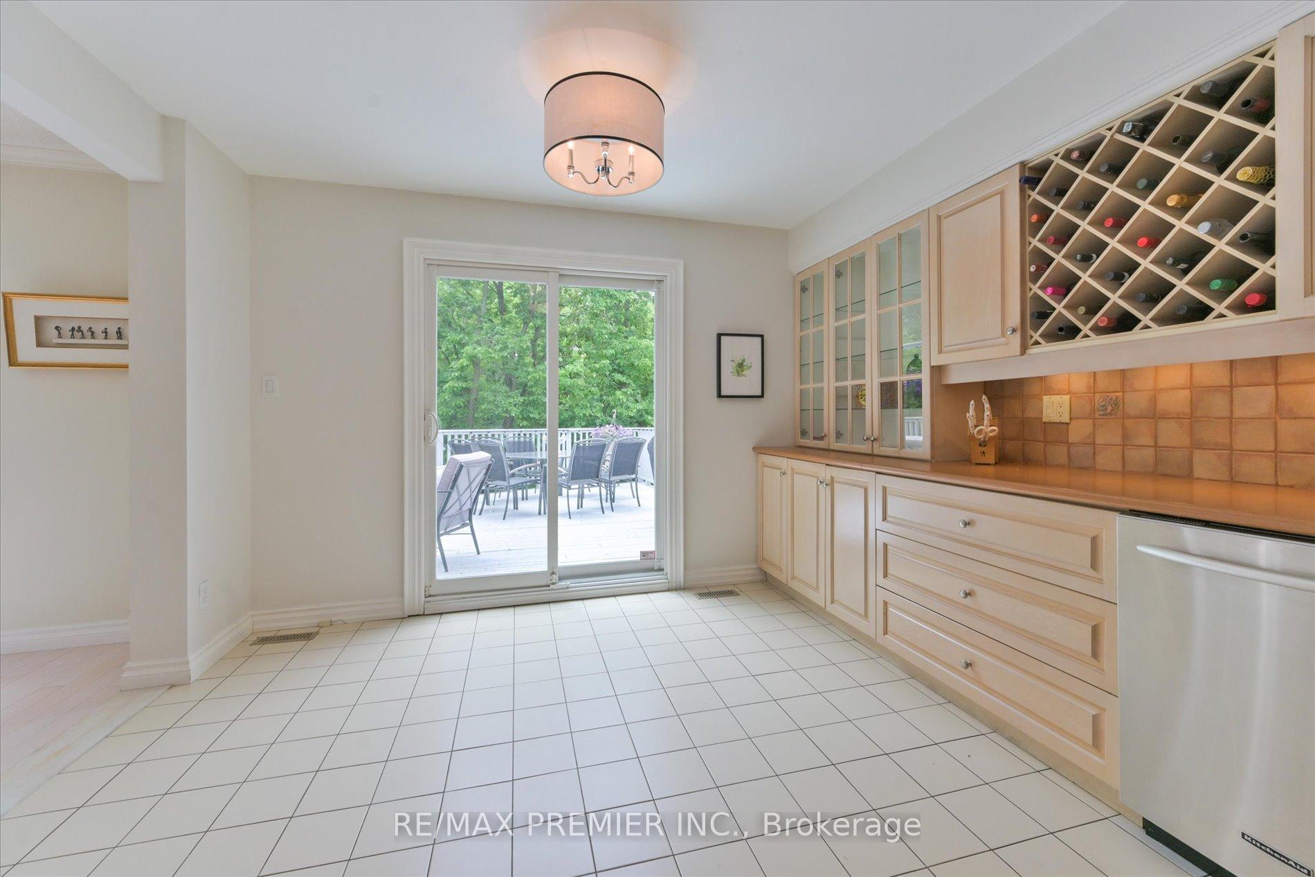 Photo 10 of 111 Coles Avenue, Vaughan, Vaughan Grove — HOMEH