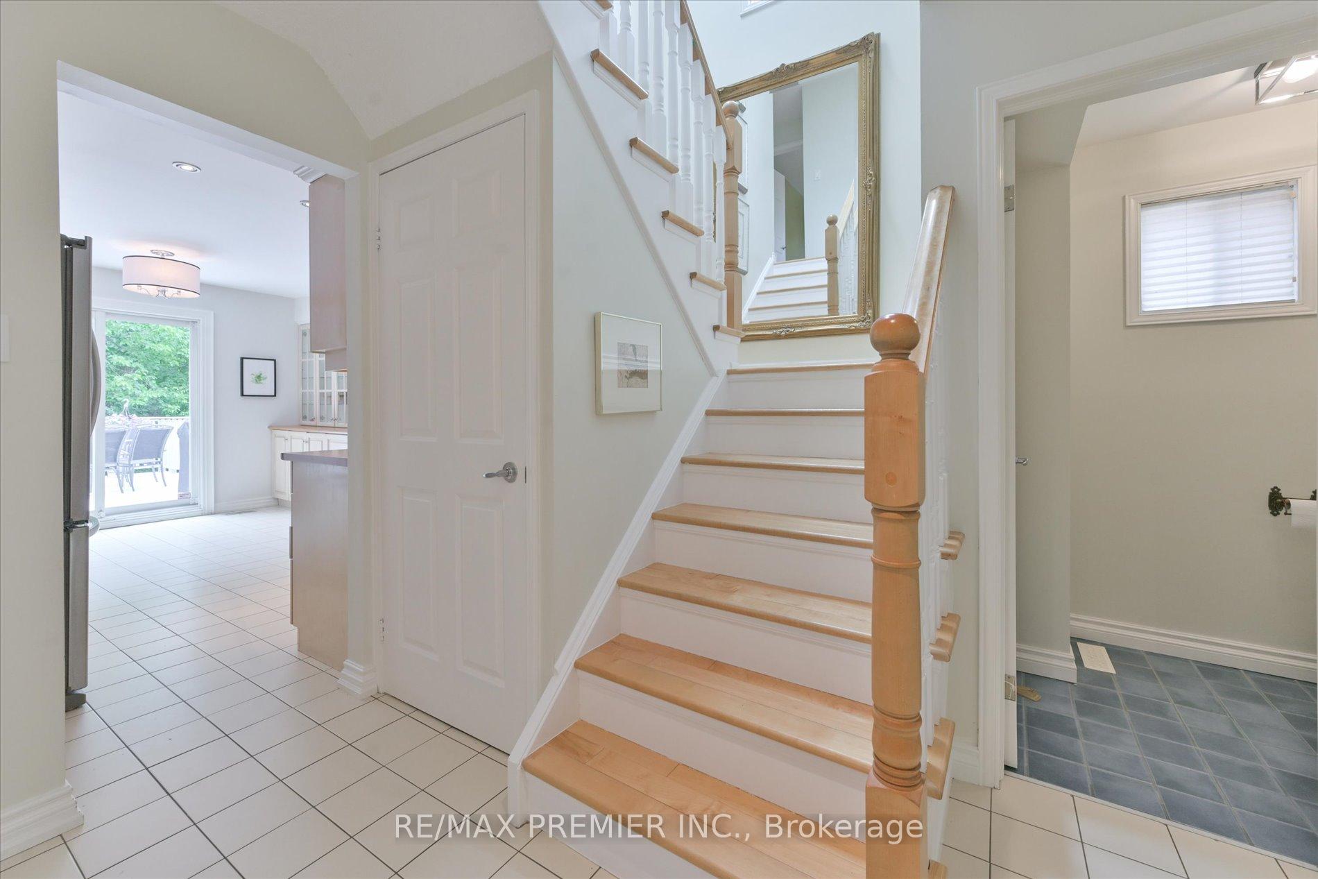 Photo 14 of 111 Coles Avenue, Vaughan, Vaughan Grove — HOMEH