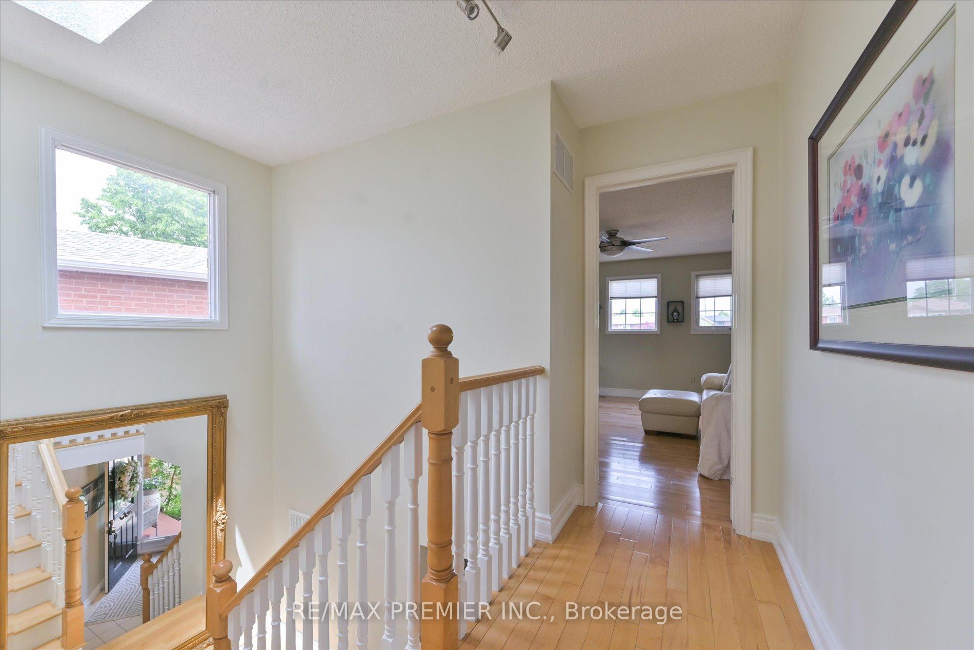 Photo 15 of 111 Coles Avenue, Vaughan, Vaughan Grove — HOMEH