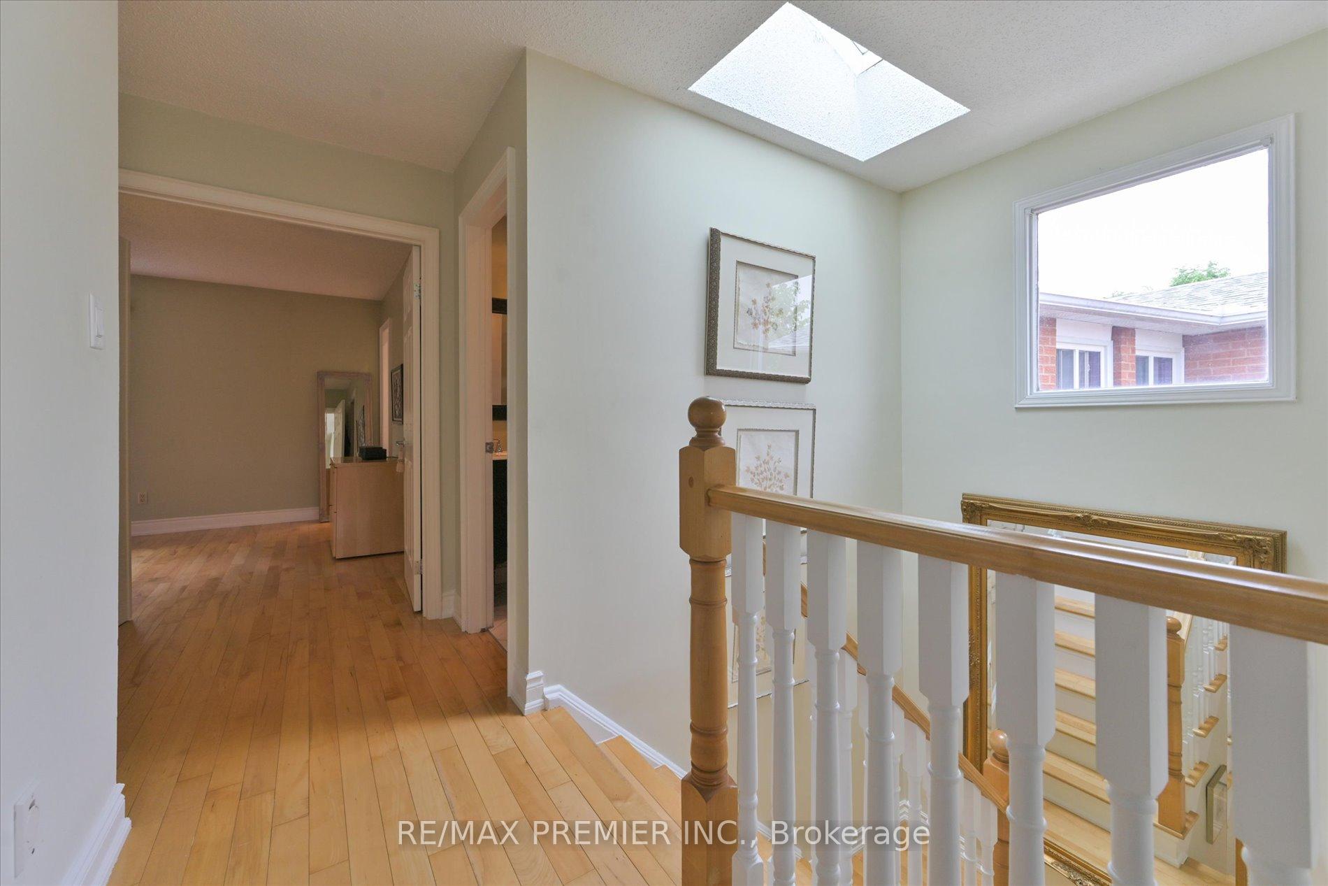 Photo 16 of 111 Coles Avenue, Vaughan, Vaughan Grove — HOMEH