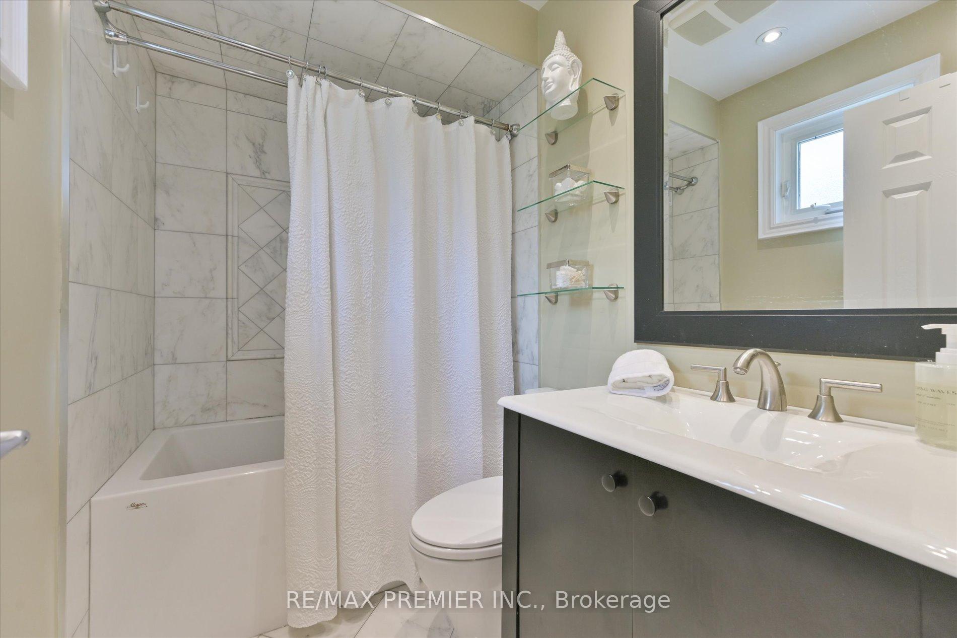 Photo 19 of 111 Coles Avenue, Vaughan, Vaughan Grove — HOMEH