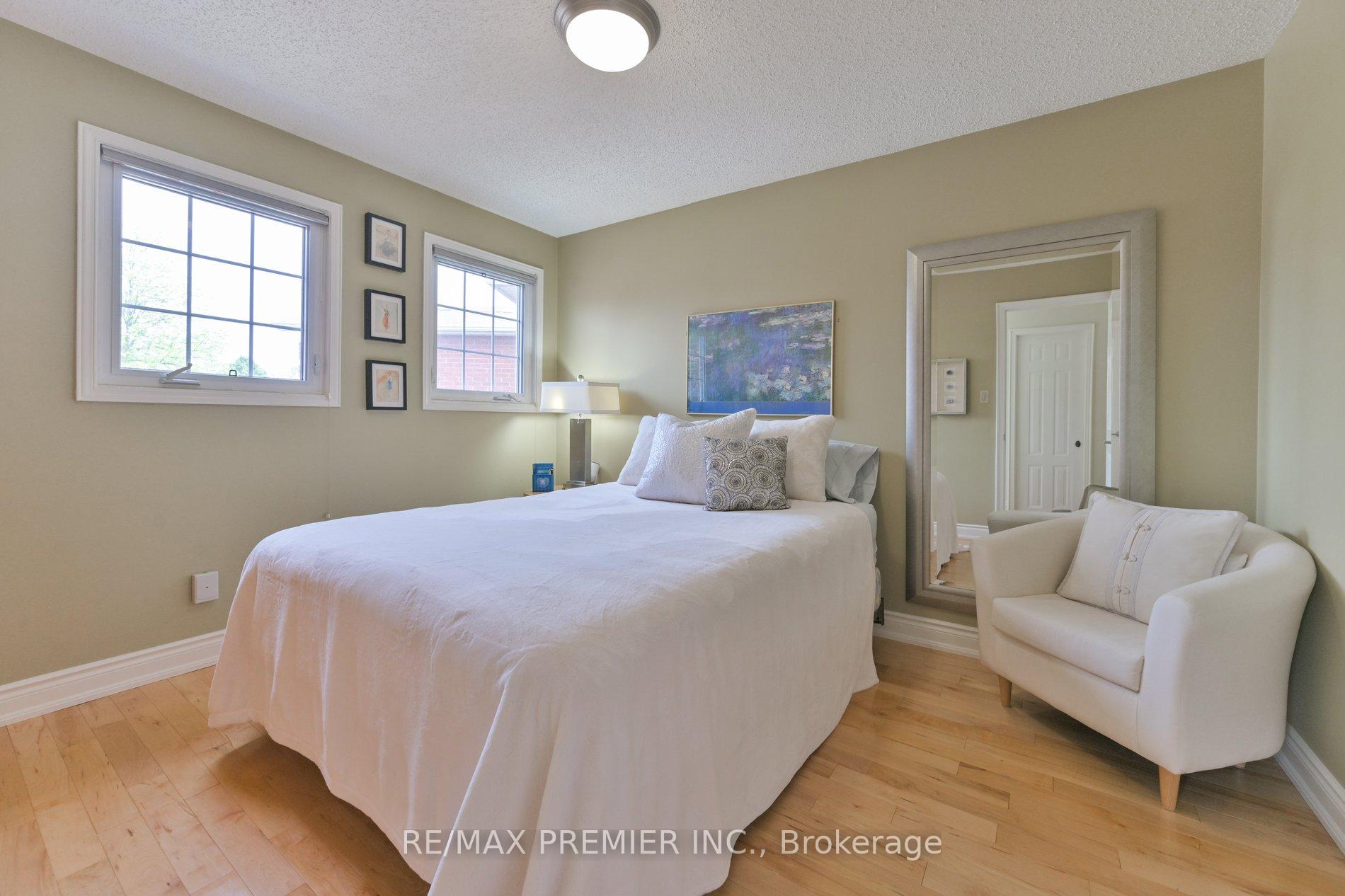 Photo 21 of 111 Coles Avenue, Vaughan, Vaughan Grove — HOMEH