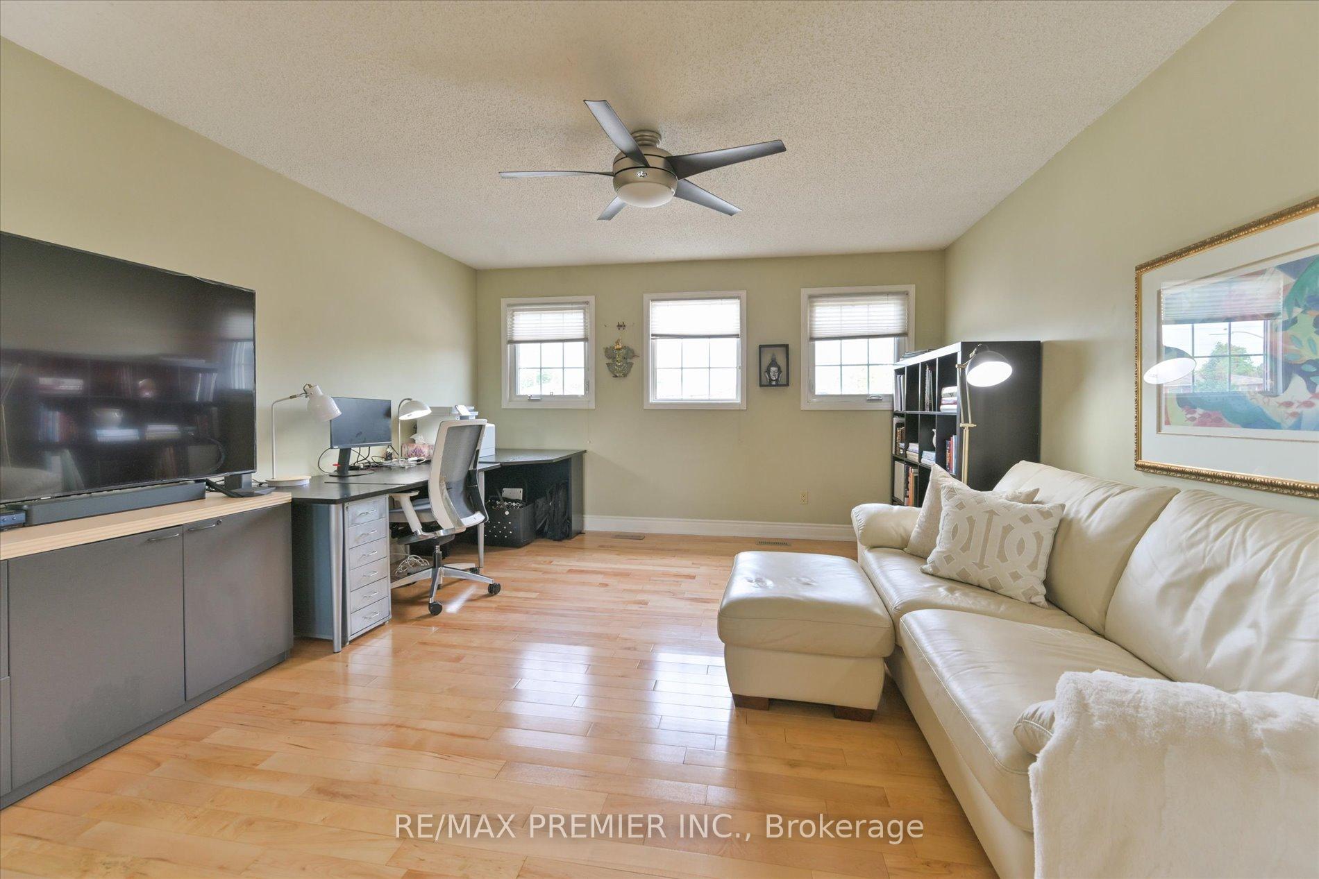 Photo 23 of 111 Coles Avenue, Vaughan, Vaughan Grove — HOMEH