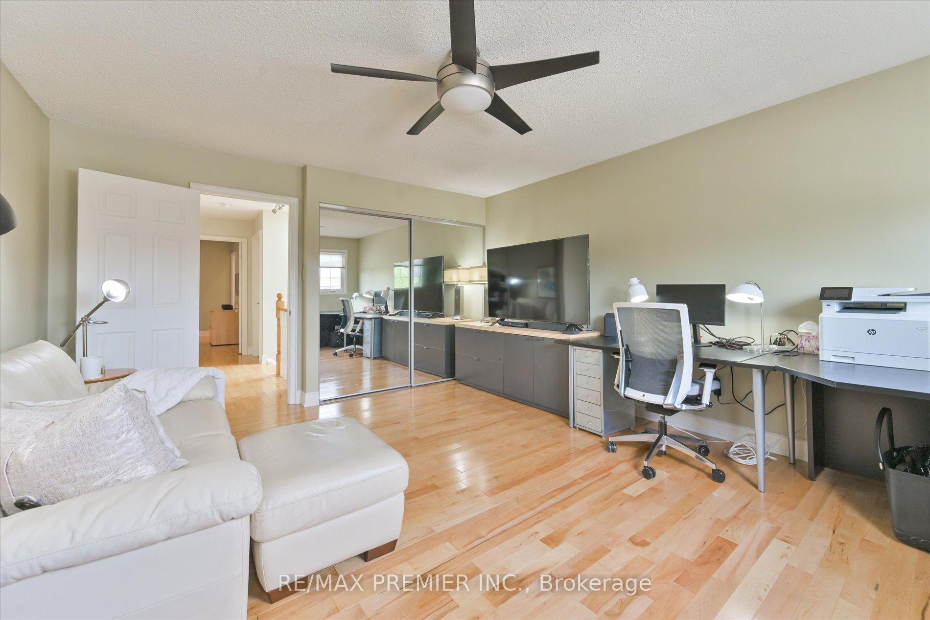 Photo 24 of 111 Coles Avenue, Vaughan, Vaughan Grove — HOMEH