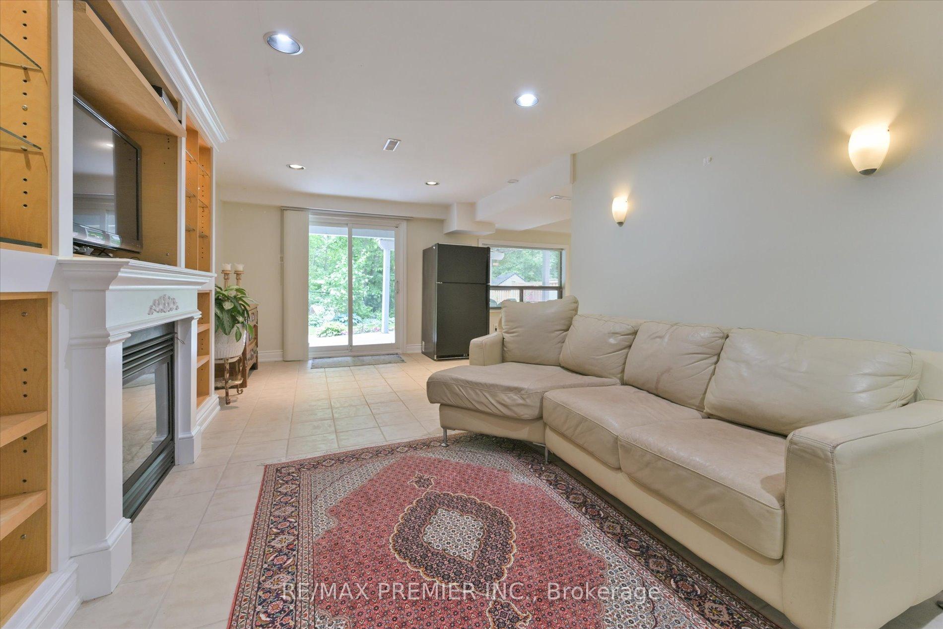 Photo 26 of 111 Coles Avenue, Vaughan, Vaughan Grove — HOMEH