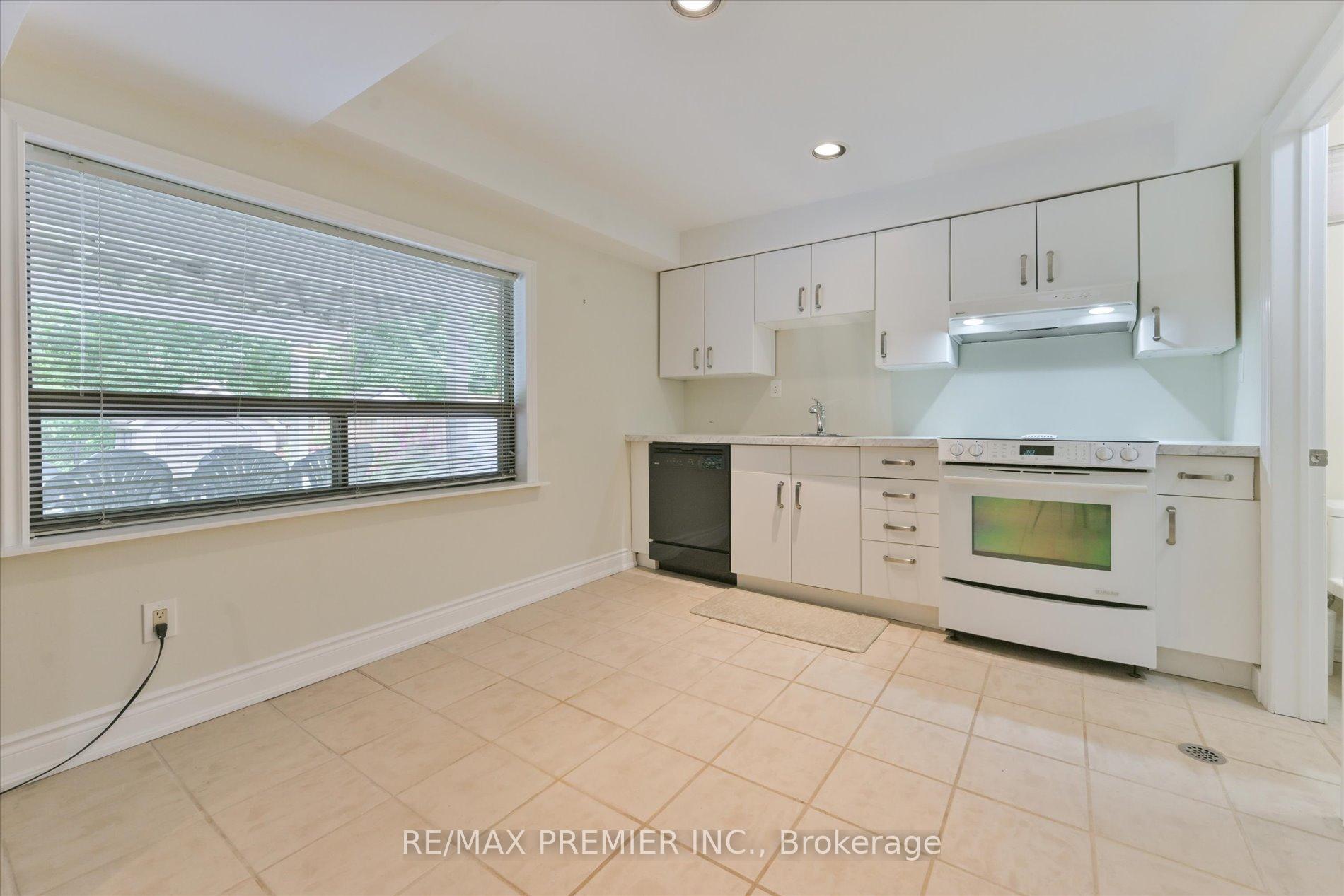 Photo 28 of 111 Coles Avenue, Vaughan, Vaughan Grove — HOMEH