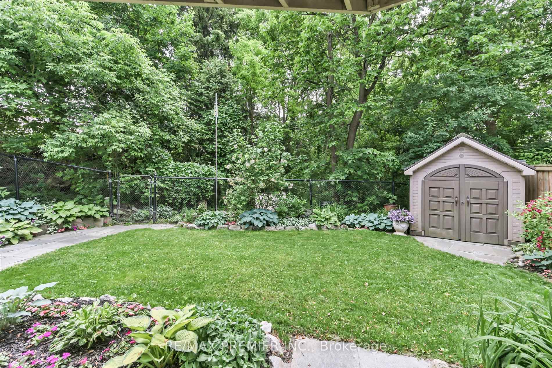 Photo 32 of 111 Coles Avenue, Vaughan, Vaughan Grove — HOMEH