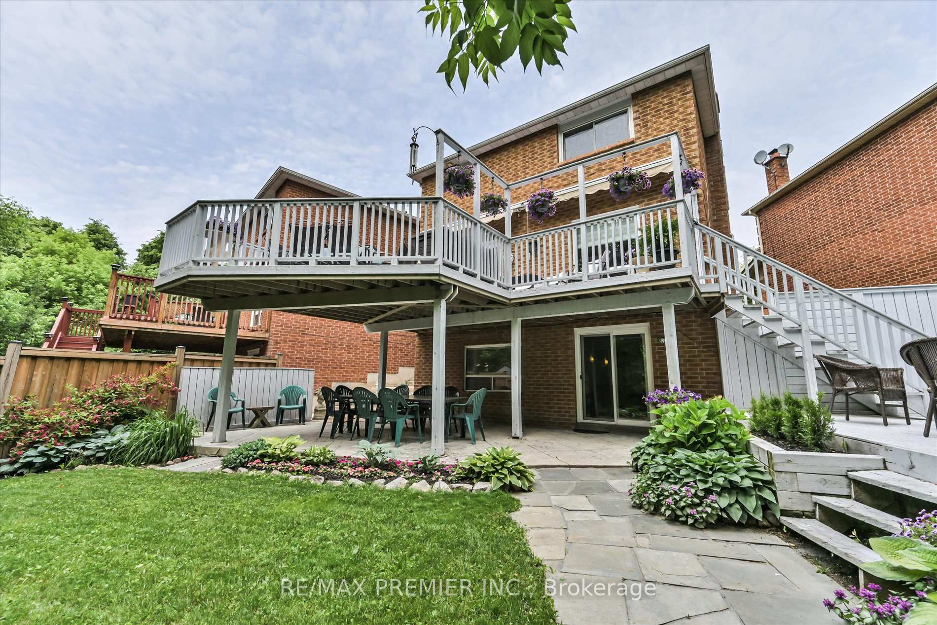 Photo 39 of 111 Coles Avenue, Vaughan, Vaughan Grove — HOMEH