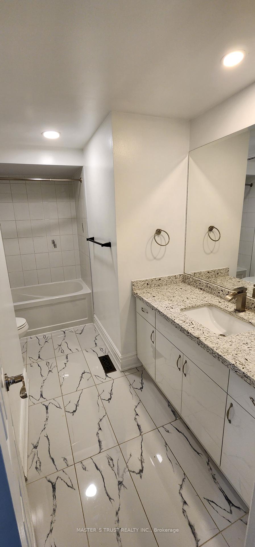 Photo 10 of 40 Page Crescent, Markham, Milliken Mills East — HOMEH