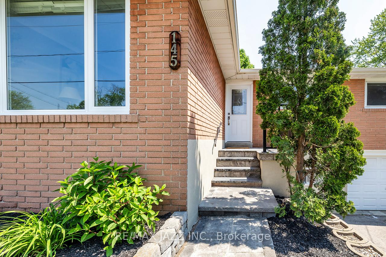 Photo 3 of 145 Lupin Drive, Whitby, Downtown Whitby — HOMEH