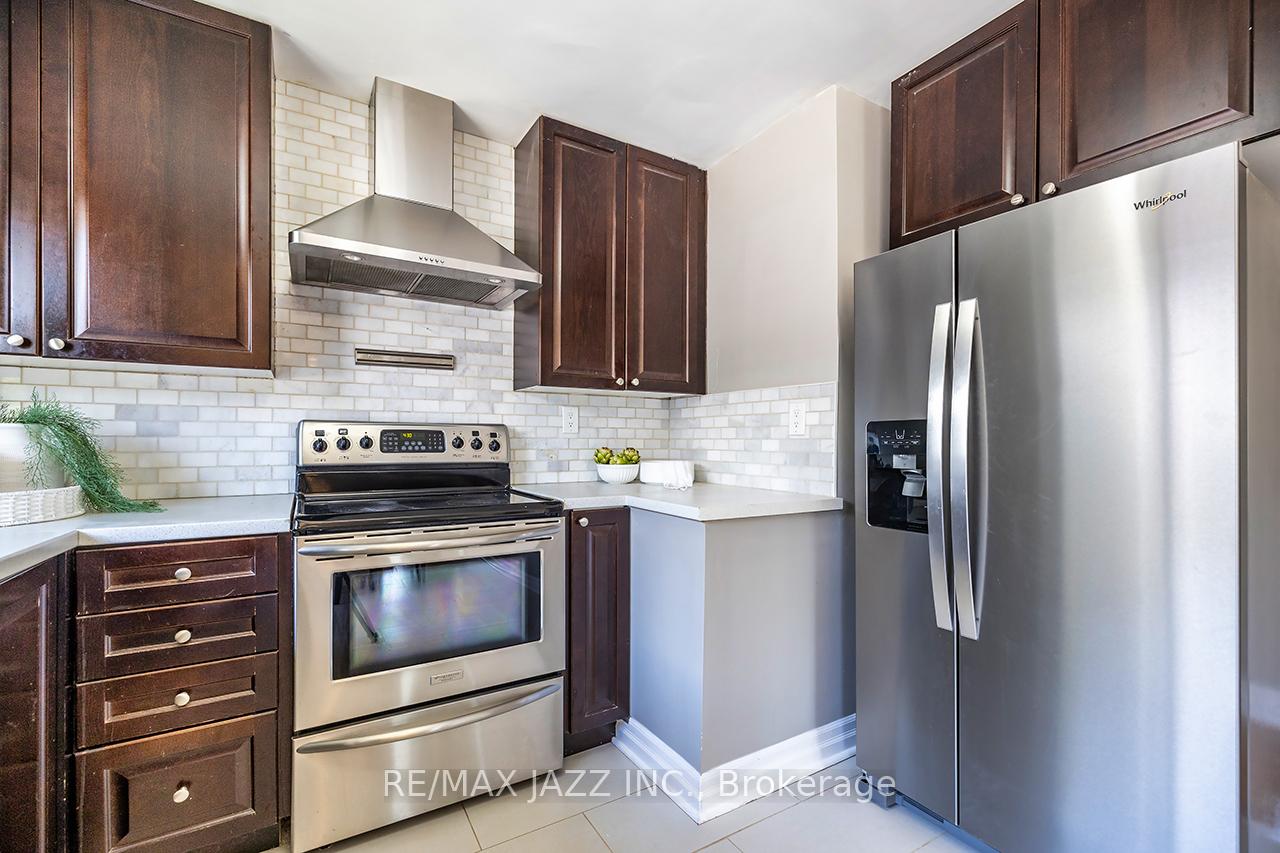 Photo 4 of 145 Lupin Drive, Whitby, Downtown Whitby — HOMEH