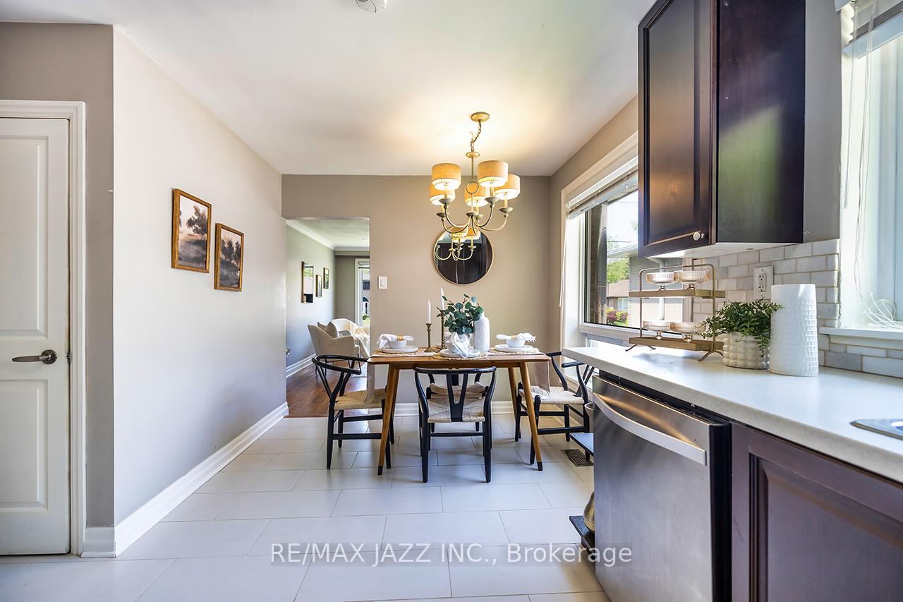 Photo 5 of 145 Lupin Drive, Whitby, Downtown Whitby — HOMEH