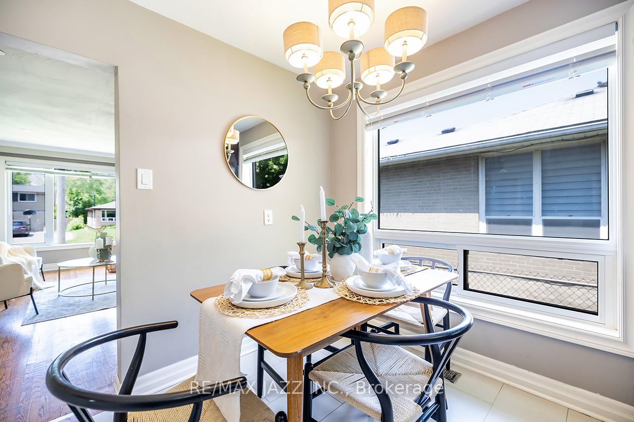 Photo 9 of 145 Lupin Drive, Whitby, Downtown Whitby — HOMEH