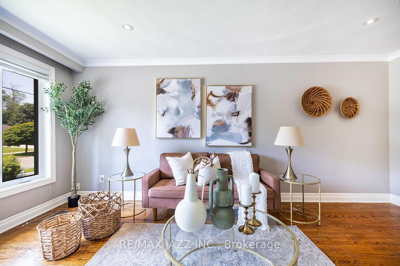 Photo 12 of 145 Lupin Drive, Whitby, Downtown Whitby — HOMEH