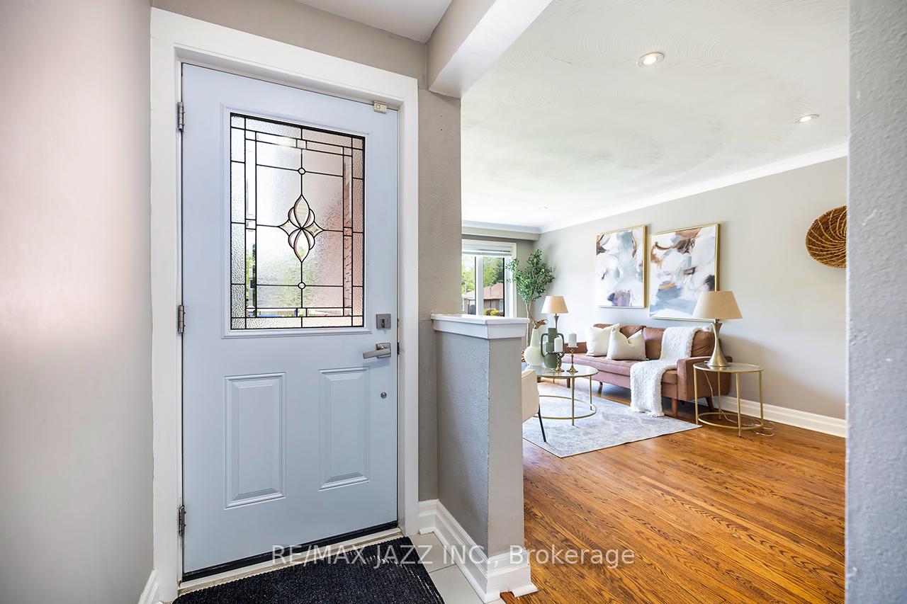 Photo 15 of 145 Lupin Drive, Whitby, Downtown Whitby — HOMEH