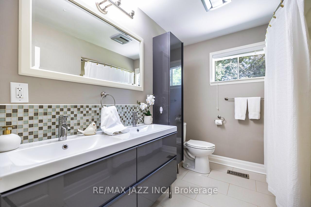 Photo 17 of 145 Lupin Drive, Whitby, Downtown Whitby — HOMEH