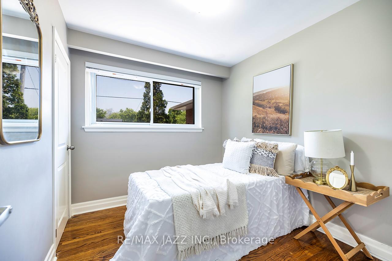 Photo 18 of 145 Lupin Drive, Whitby, Downtown Whitby — HOMEH